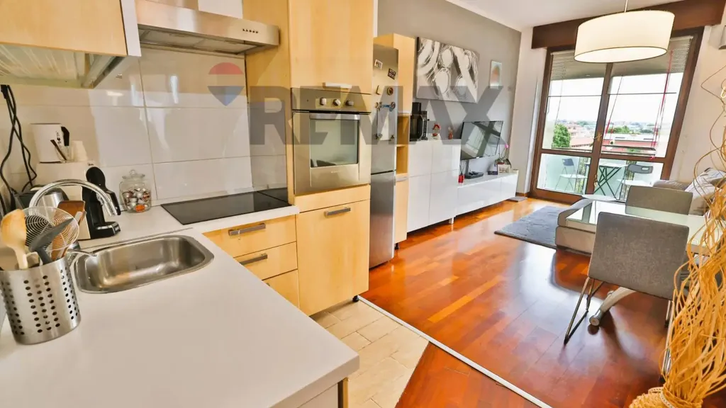 Cuisine - Apartment with Balcony in Baranzate