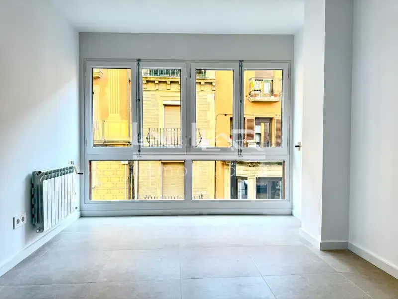 Pièces - Modern Flat with Balcony in Vic Centre