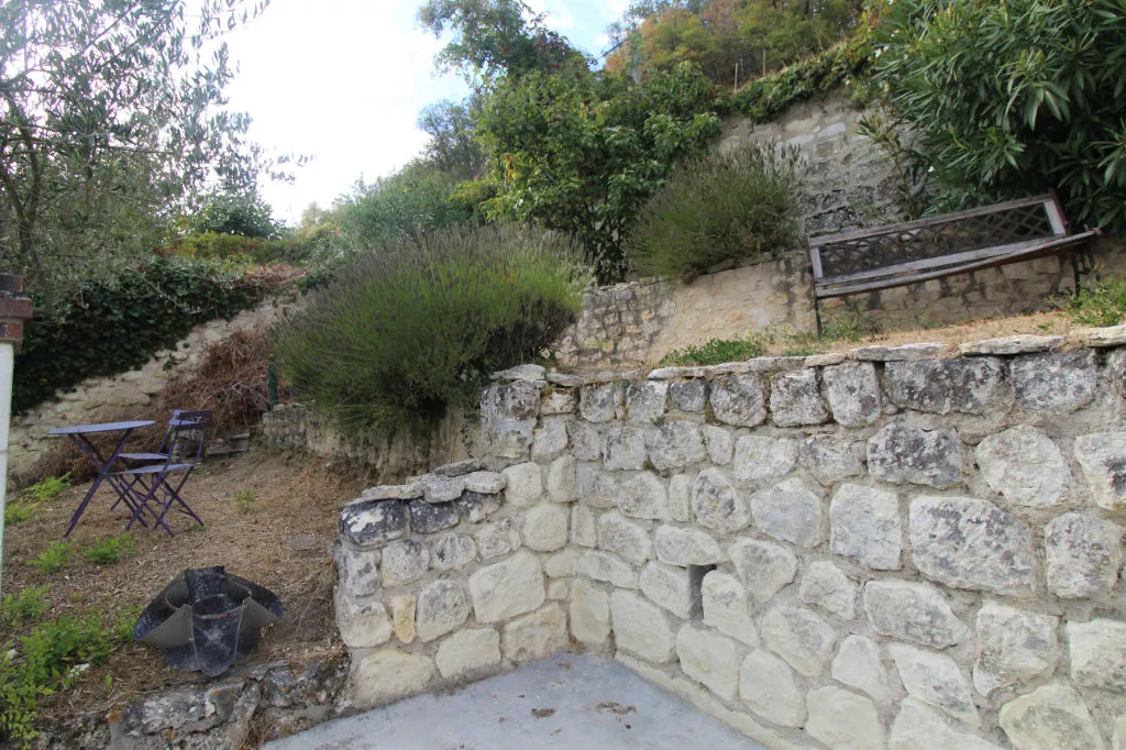 Jardin - Maison Semi-Troglodyte avec Terrasses à Bourré