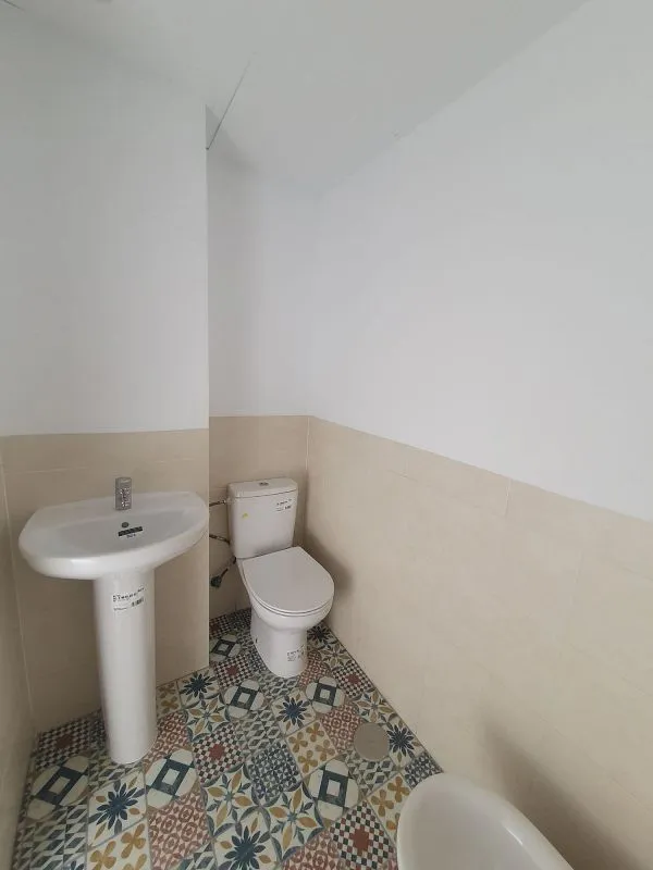 Vannitoad - 2-Bed Flat with Pool in Toyo