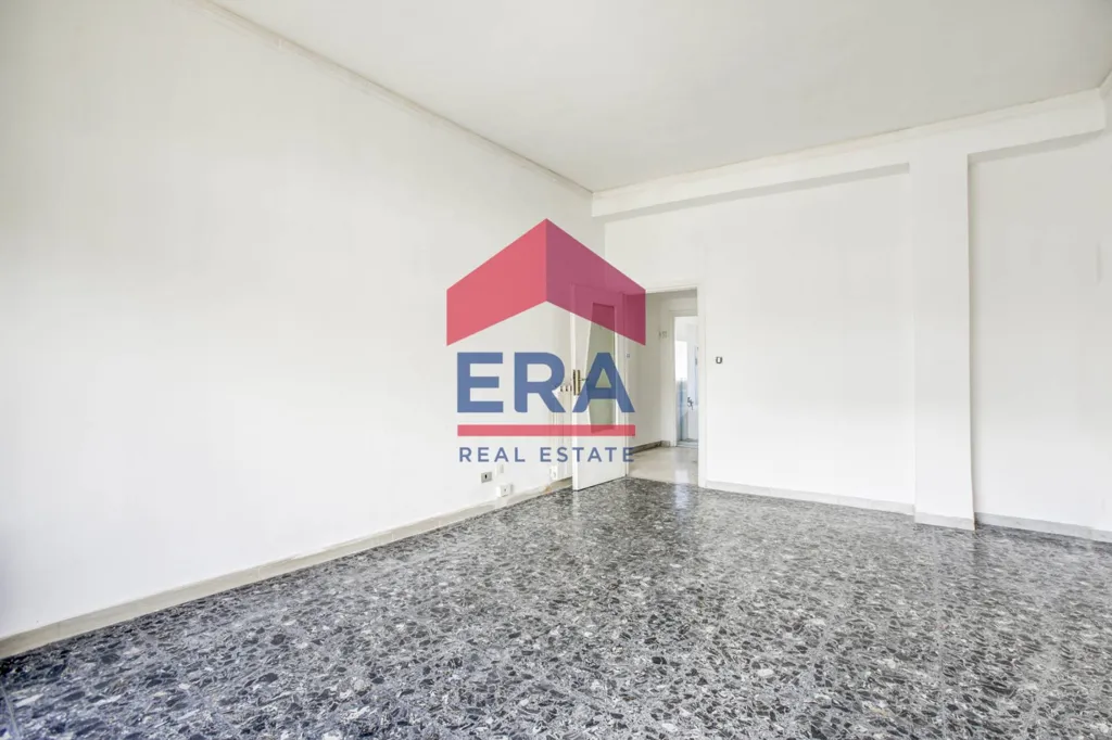 Pièces - Apartment to Renovate in Central Pomezia