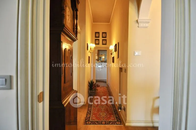 Esik - Elegant Apartment with Terrace in Lucca