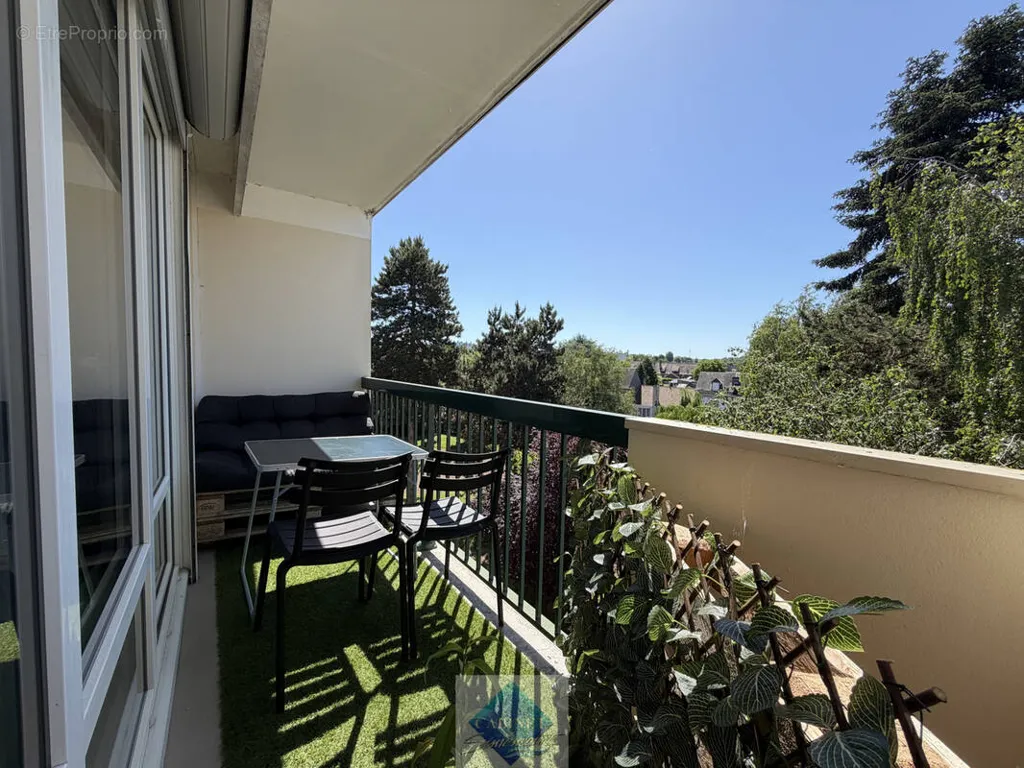 Rõdu - Spacious Apartment with South-Facing Balcony in City Centre