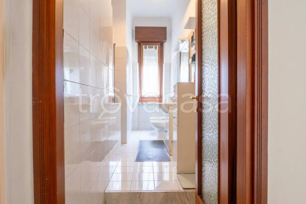 Entrée - Apartment with Double Aspect in Turin