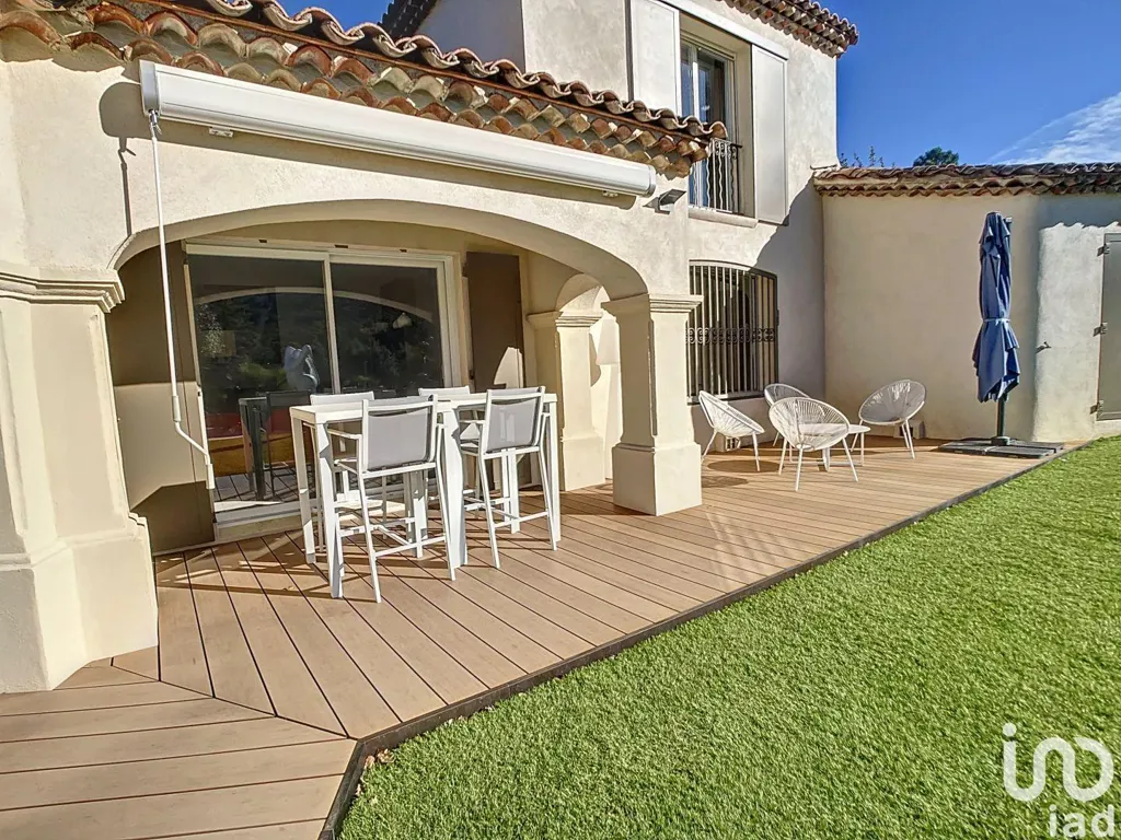 Terrasse - Villa Rénovée avec Piscine au Muy