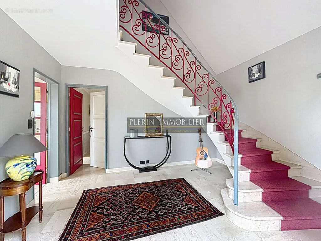 Pièces - Maison Vue Dégagée avec Jardin à Cesson