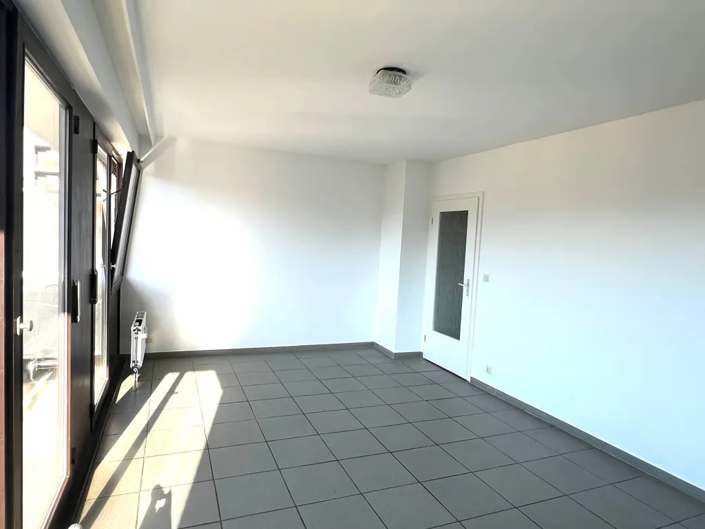 Toad - Studio with Garage in Salzinnes, Namur