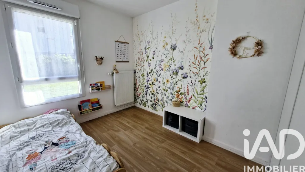 Magamistoad - Garden-Level Apartment with Terrace in Luce