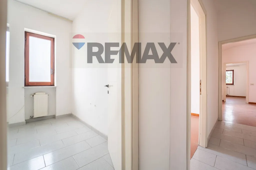 Esik - Villa with Panoramic View in Rome
