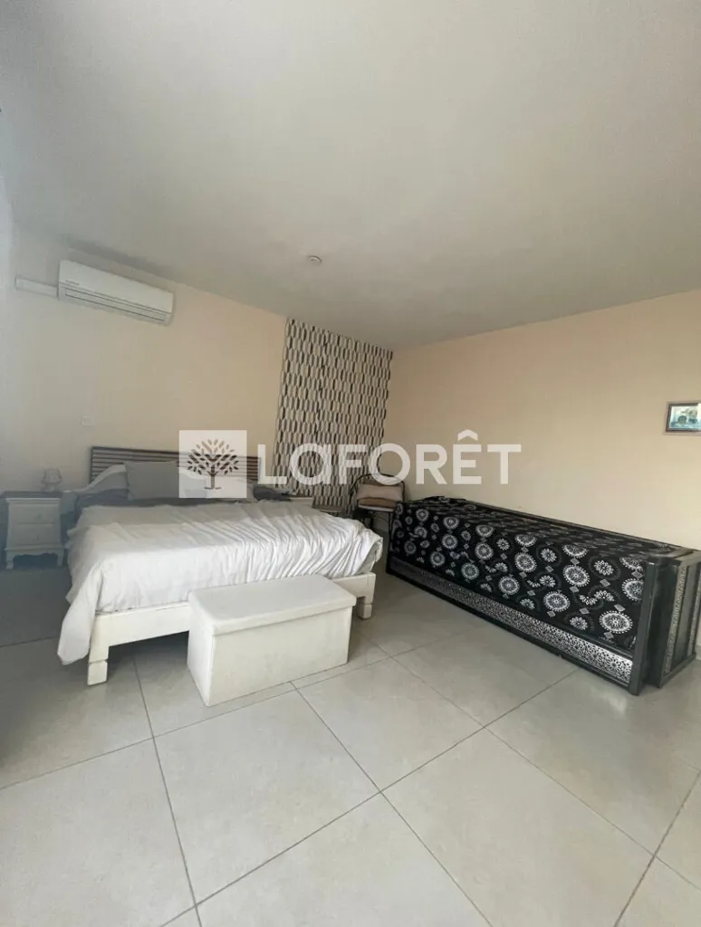 Magamistoad - Mixed-Use Property with Garden in Arles