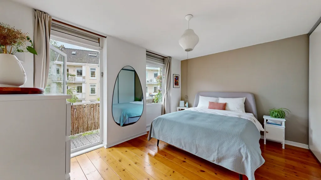 Magamistoad - Light-Filled Apartment with South Balcony in Amsterdam