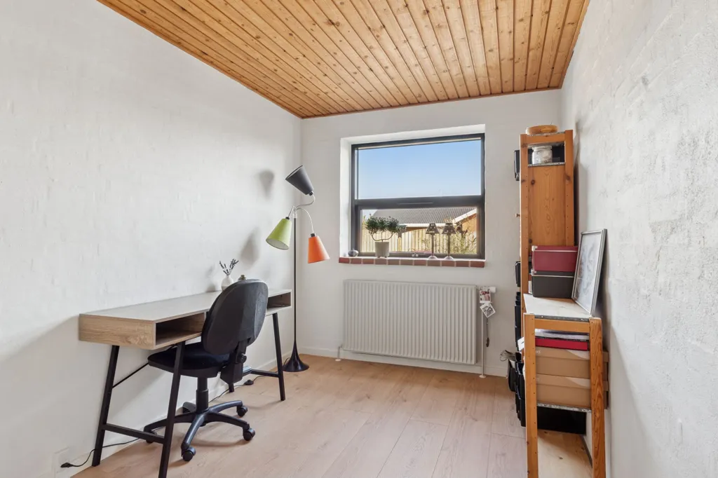 Kabinet - Modernised Villa with Solar Panels in Ørum
