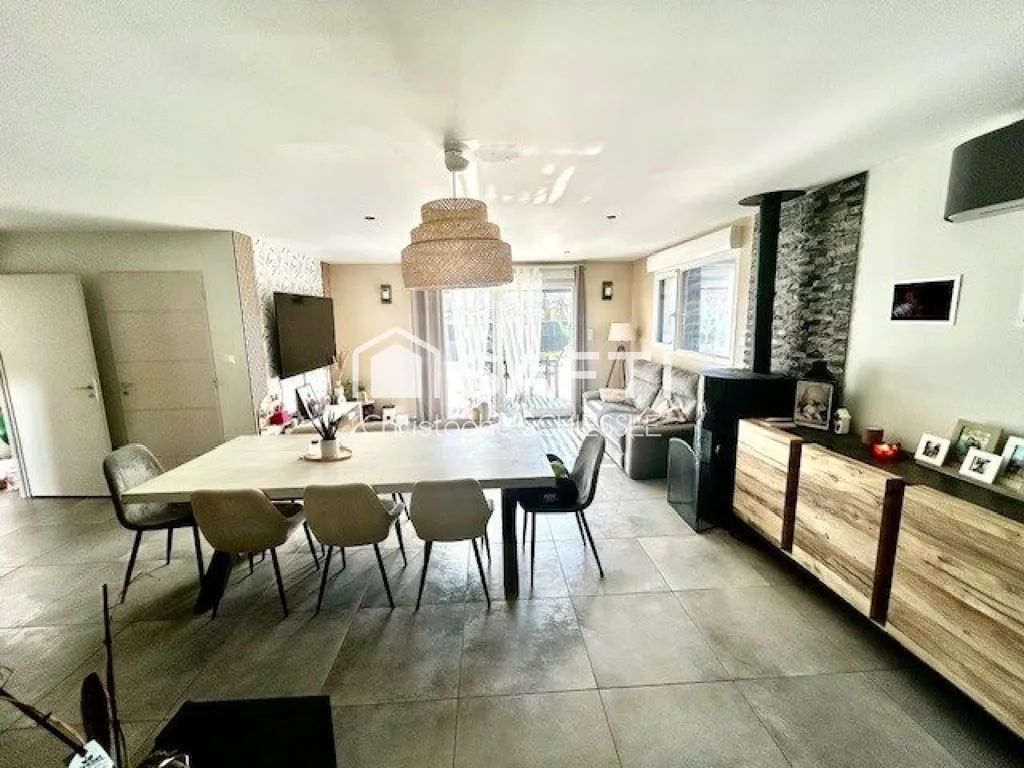 Salle à manger - Maison Moderne avec Piscine à Florimont