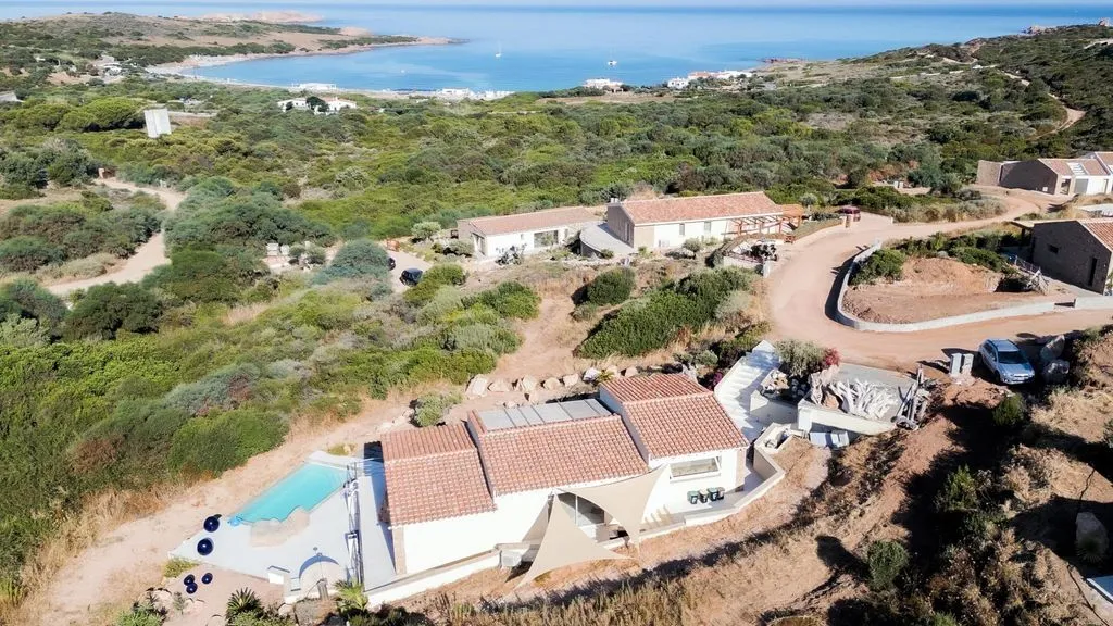 Õhuvaade - Luxury Villa with Infinity Pool in Aglientu