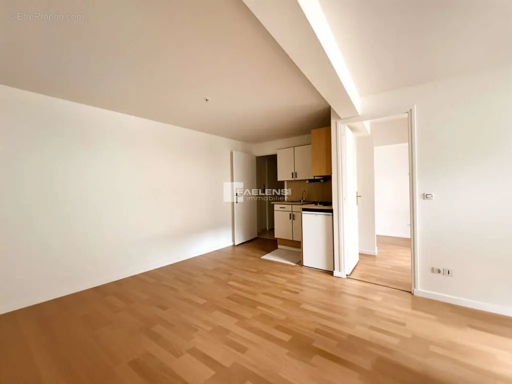 Living Room - 2-Bedroom Apartment in Lille Centre
