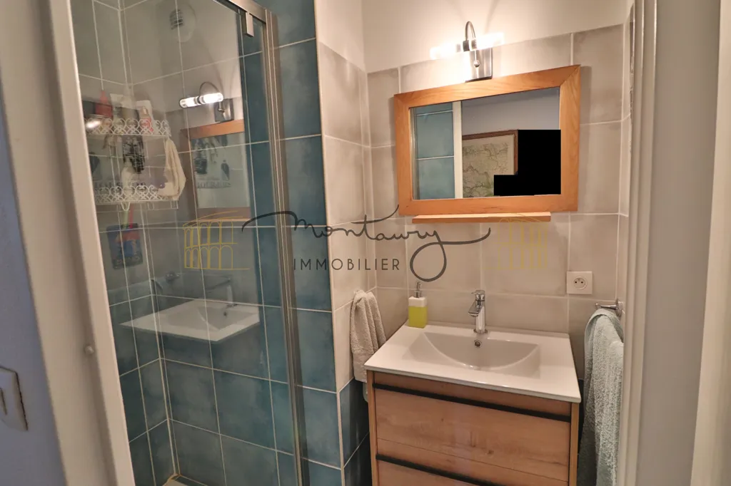 Vannitoad - Spacious 4-Bed Apartment with Terrace in Route de Sauve
