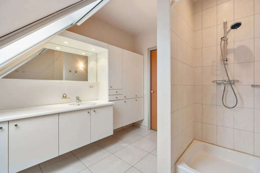 Bagni - Architectural U-Form Villa with Garden in Geel