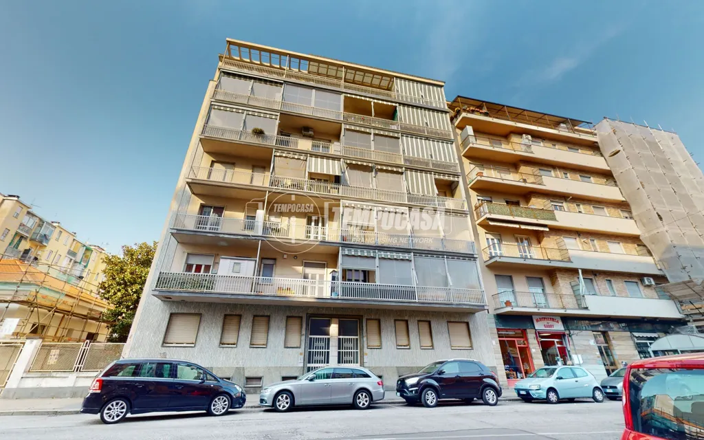 Exterior - Bright Two-Bedroom Apartment with Balcony in Turin