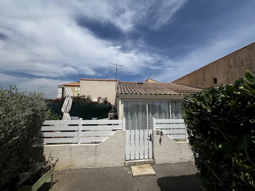 Extérieur - Pavillon avec Piscine et Tennis dans Résidence Sécurisée