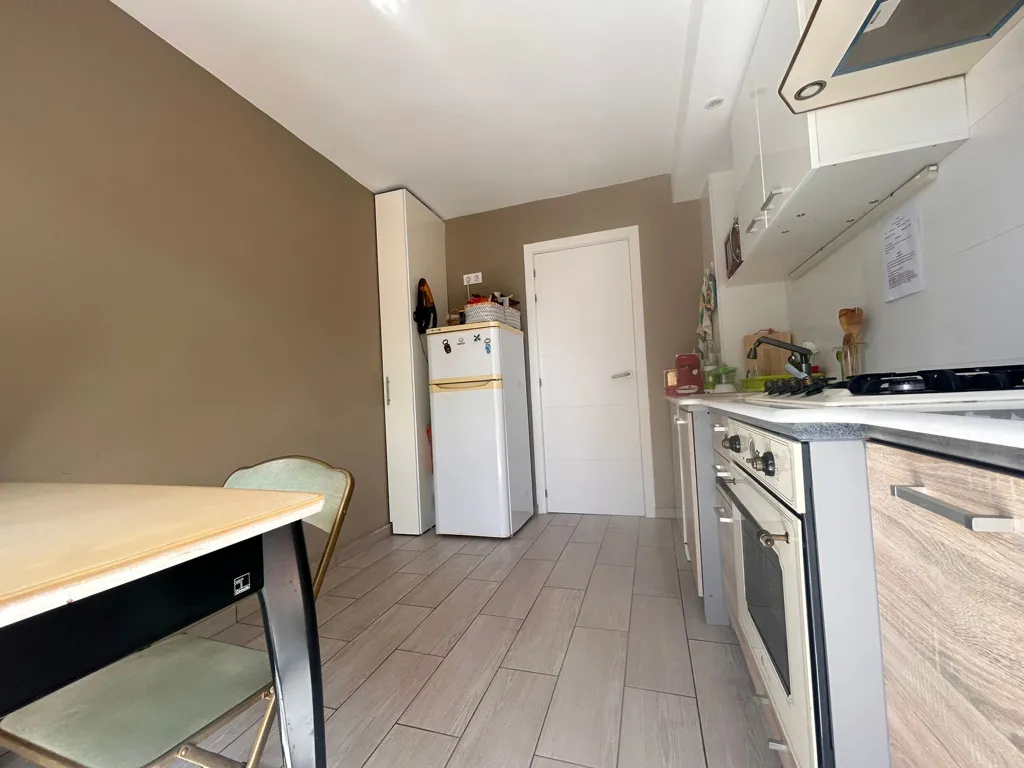 Cuisine - Renovated Apartment with Terrace in Urban Centre
