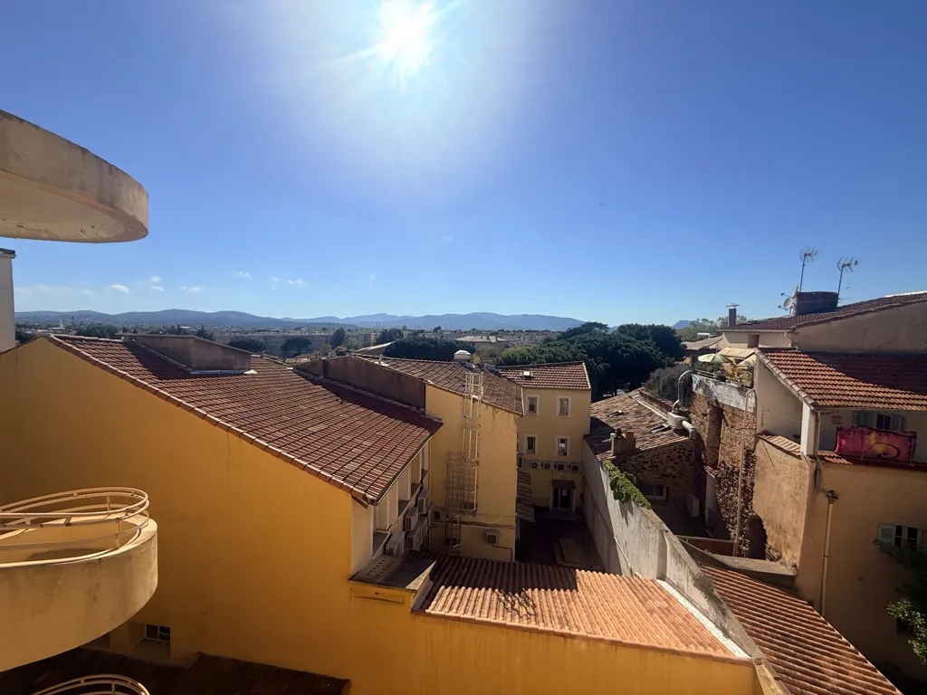 Balcone - Bright Flat with West View in Frejus Centre