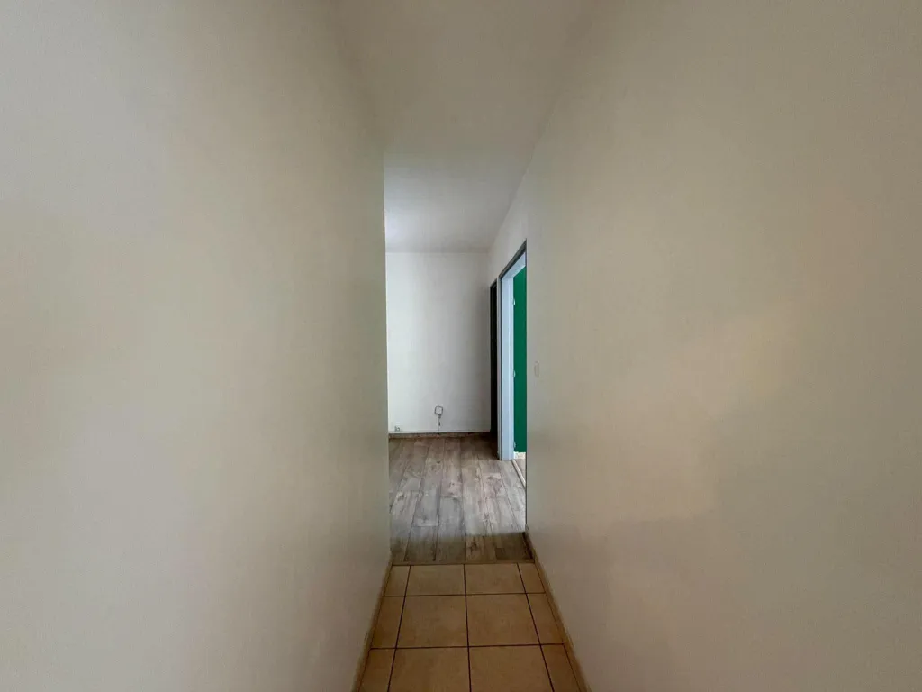 Esik - T3 Flat with Parking in Arles