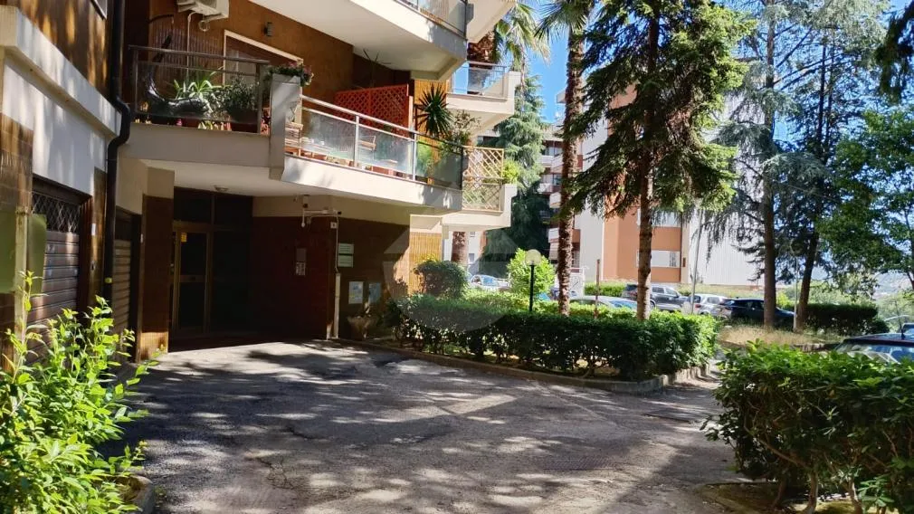 Esterno - Office Space with Balcony in Cosenza Città 2000