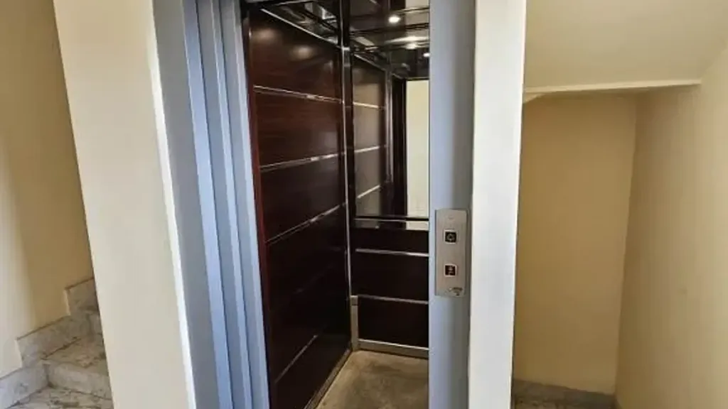 hallway_entrance