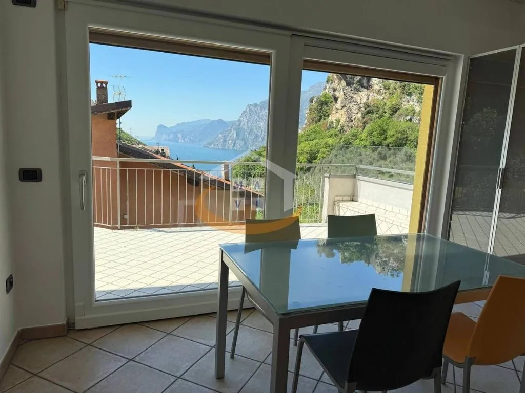 Salle à manger - Luxury Penthouse with Lake View in Nago-Torbole