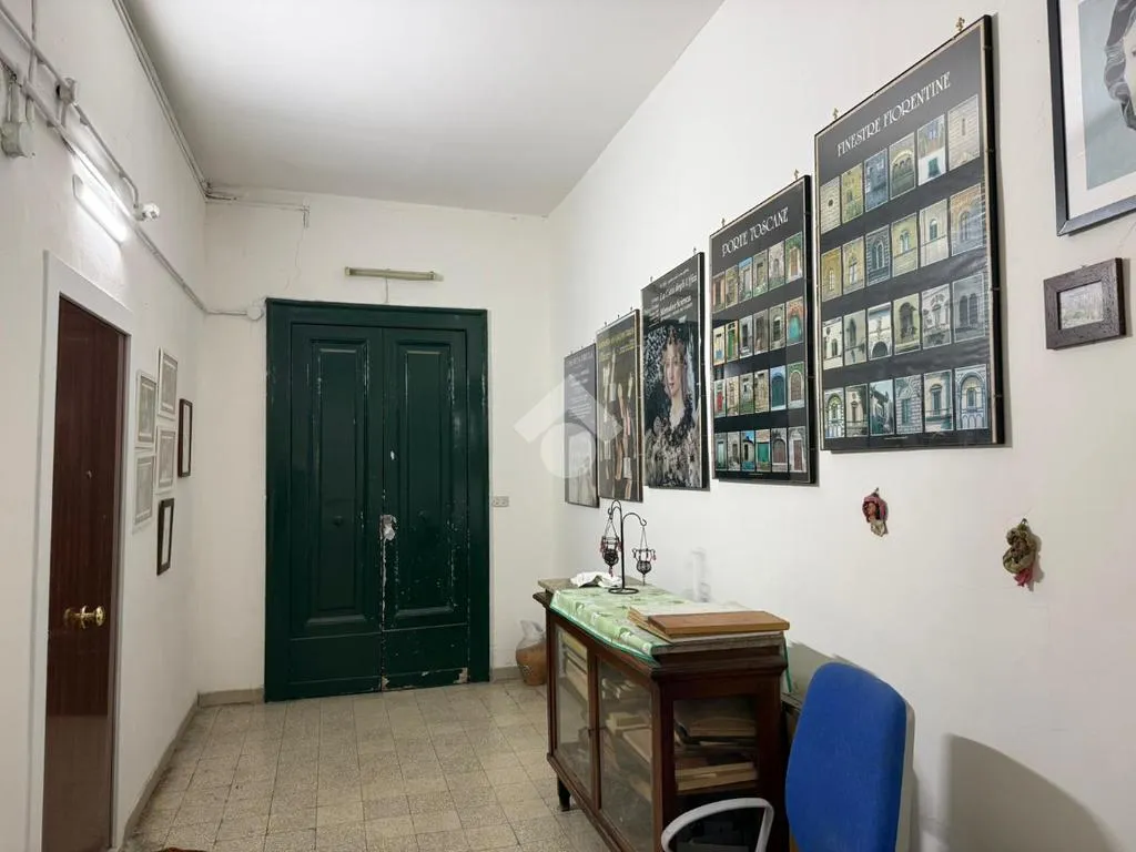 Entrée - Multistorey Apartment with Central Location in Naples