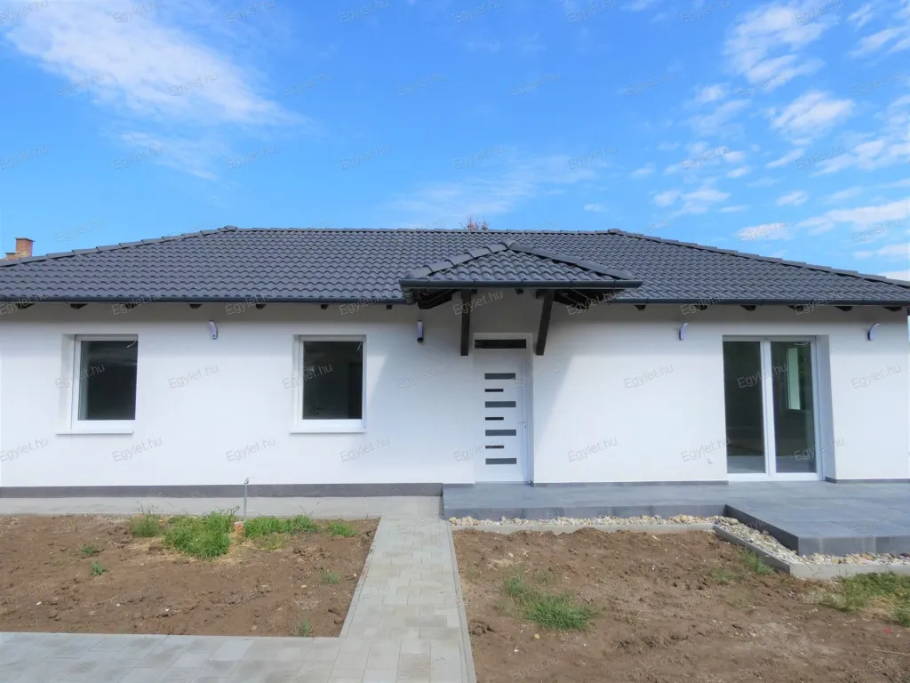 Välivaade - Newly Built Terraced Ikerház with Heat Pump in Pécel