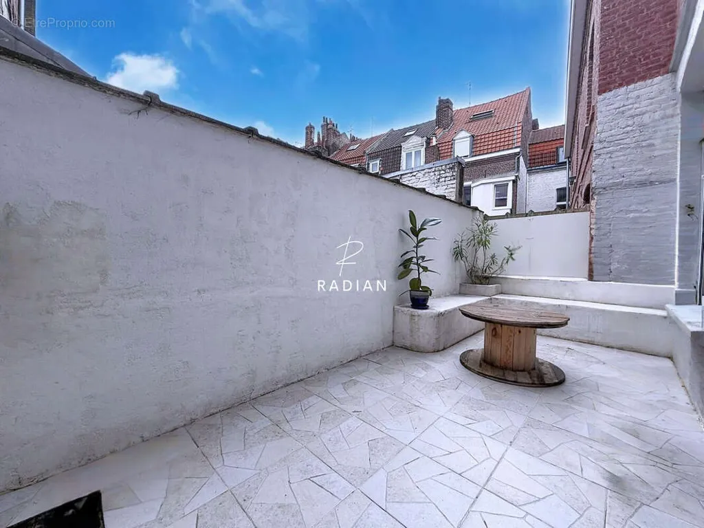Aed - T3 with Terrace and Cellar in Lille
