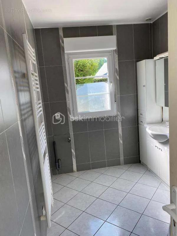 Salles de bain - Maison avec Pavillon Secondaire à Rosoy