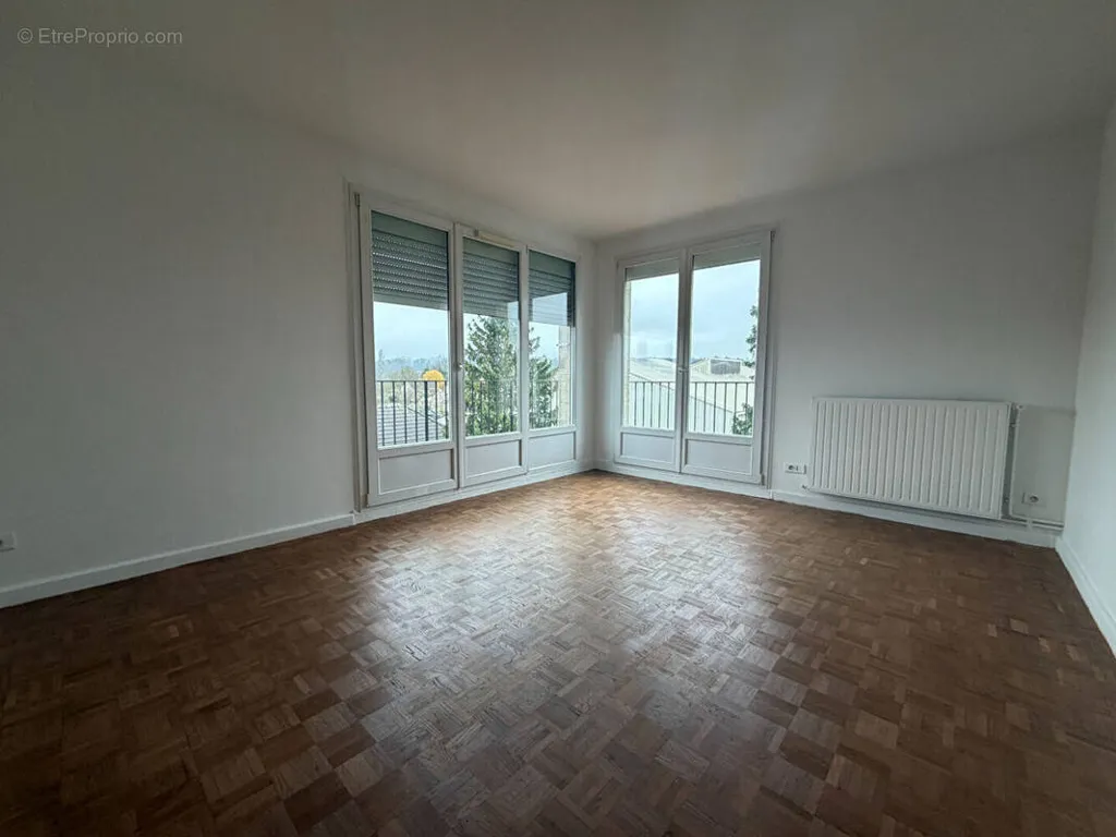 Pièces - Appartement avec Balcon à Groslay