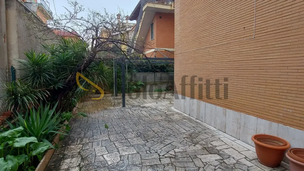 Giardino - Spacious Trilocale with Outdoor Space in Ladispoli