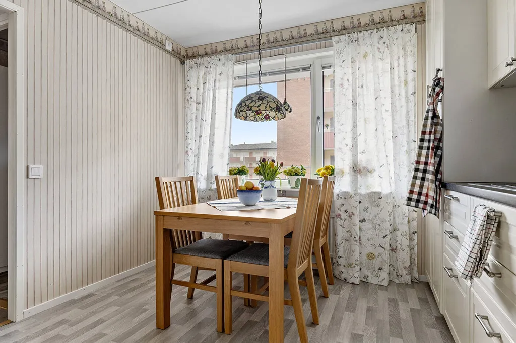 Salle à manger - Renovated Apartment with Balcony in Trollhättan