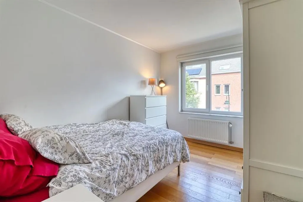 5 magamistoaga korter asukohas Neder-Over-Heembeek
