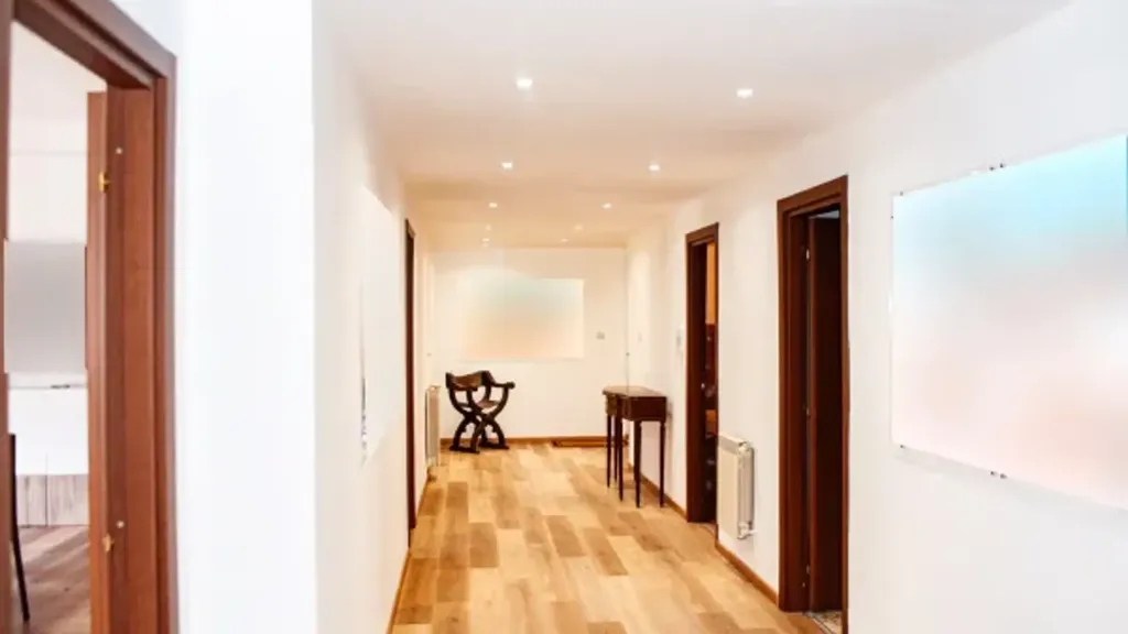 Hallway - Modernised Apartment with Balcony in Messina