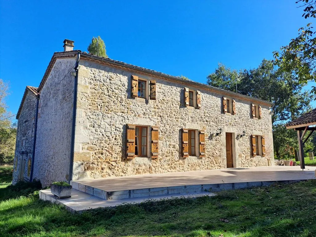 Exterior - Luxury House with Large Plot in Fleurance
