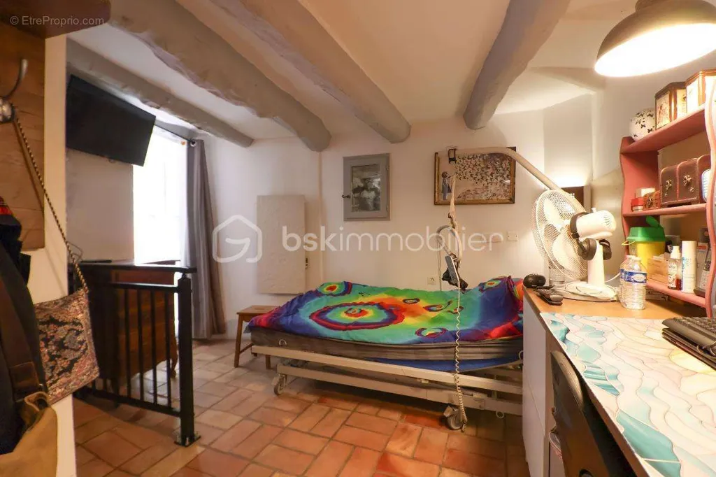 Chambres - Maison de Village avec Combles et Terrain à Cabrières