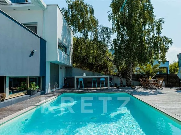 Pool - Architect-designed Villa with Pool in Saint-Brieuc