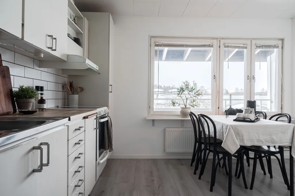 Salle à manger - Renovated 2-Bedroom Flat with Balcony in Anderstorp