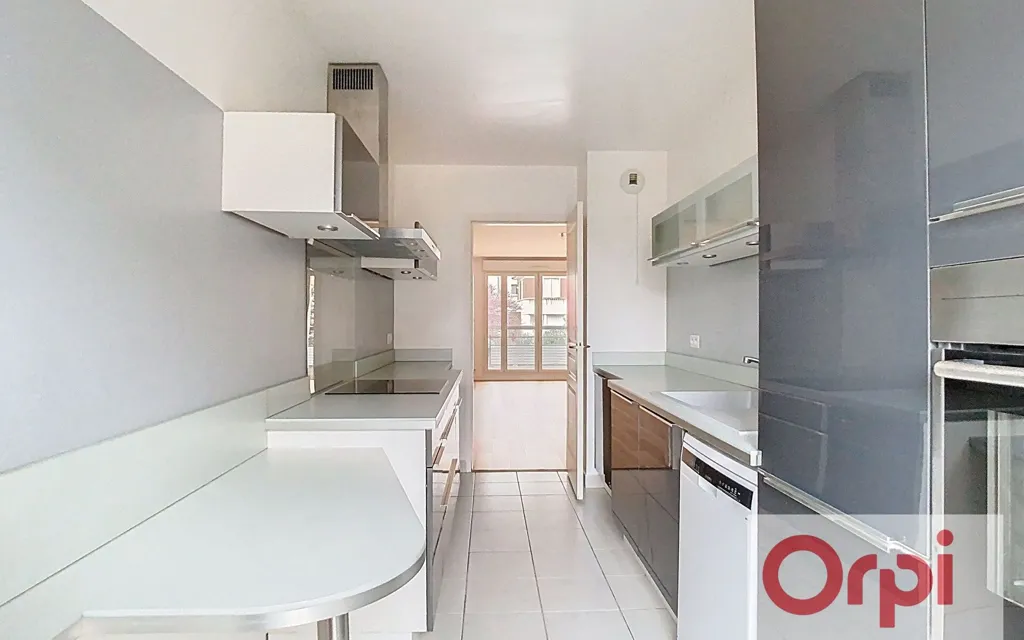 Cuisine - Appartement Traversant avec Balcon à Issy-les-Moulineaux
