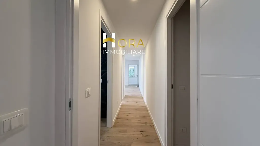 Esik - Rearranged Apartment with River View in Florence