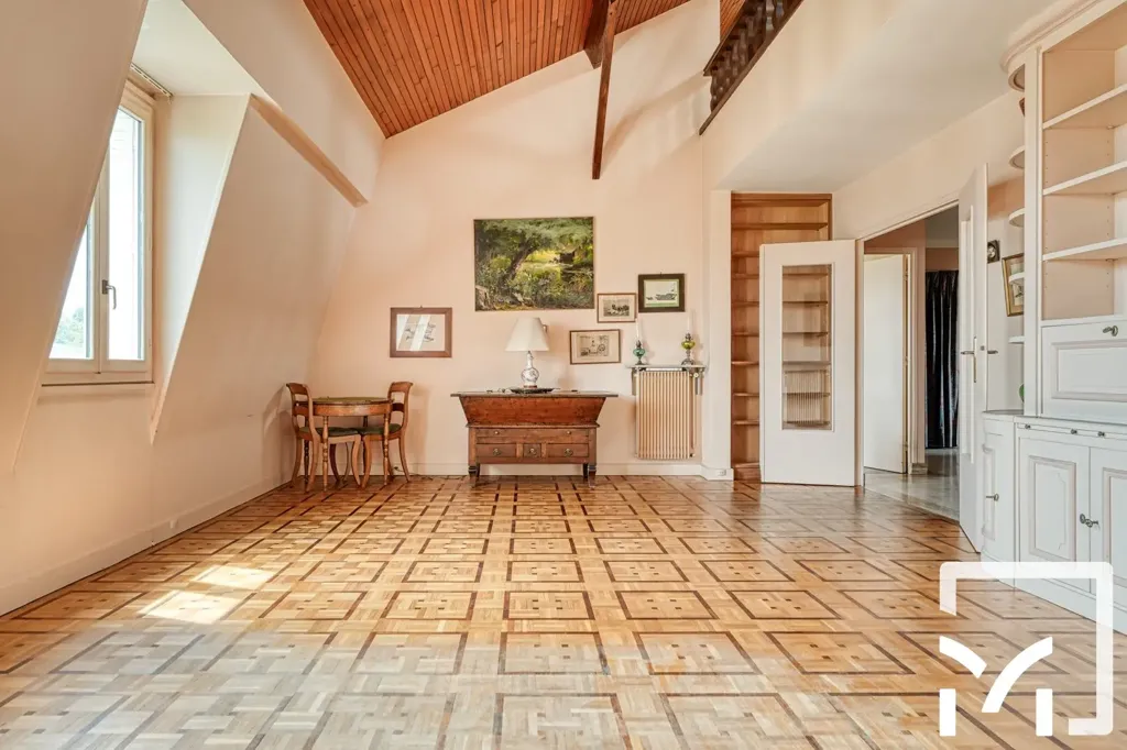 Séjour - Duplex Luxueux avec Ascenseur à Versailles