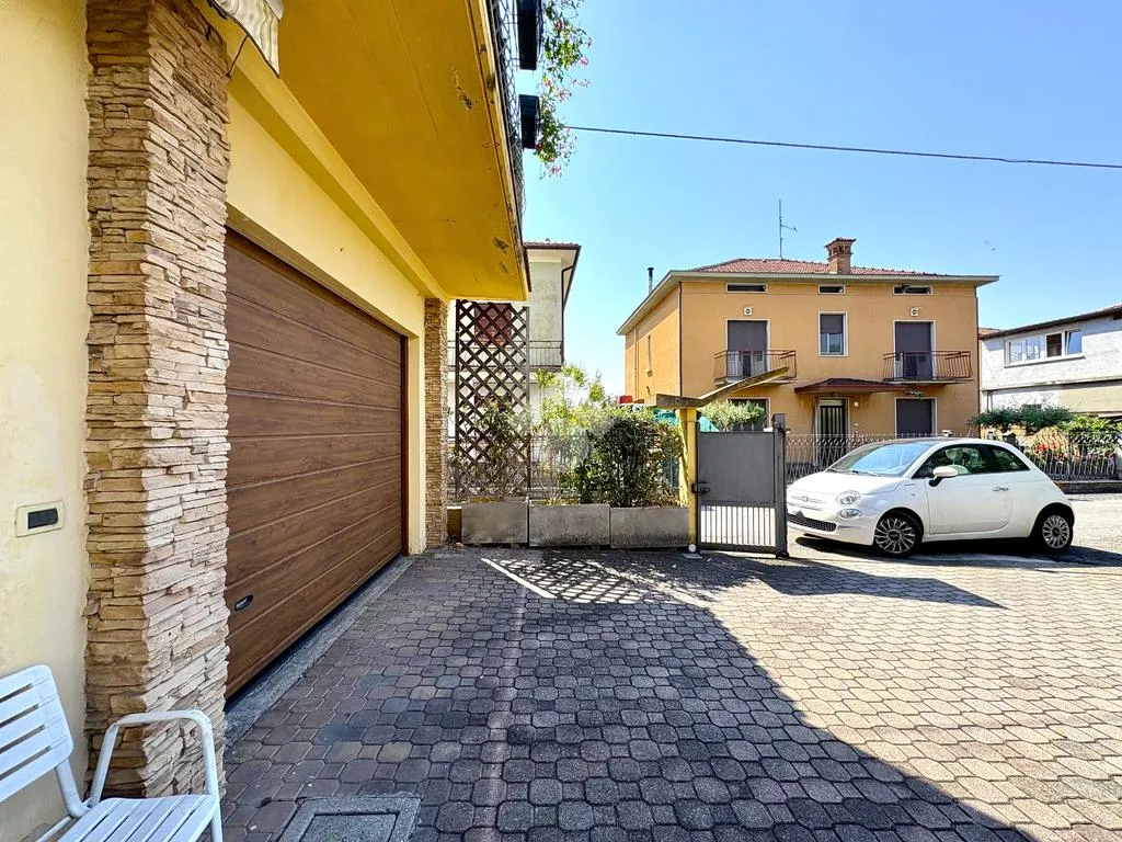 Välivaade - Central Bifamiliare with Private Garden in Adro