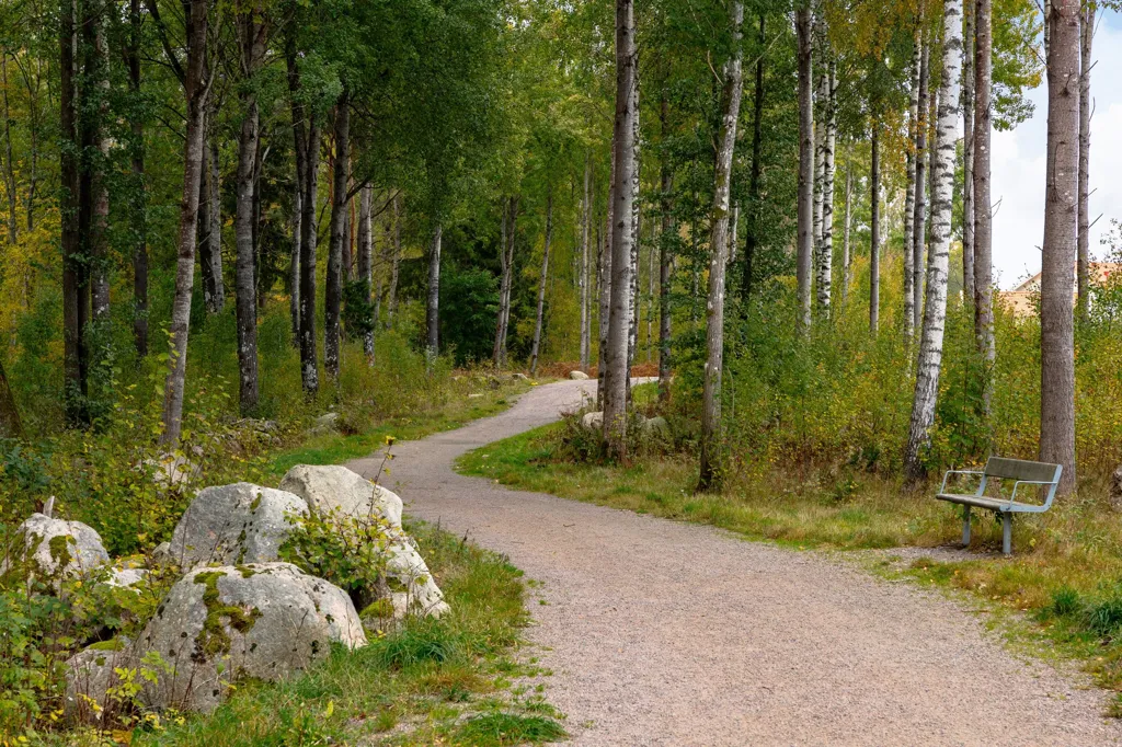Family-Friendly Apartment with Garden in Bredvik