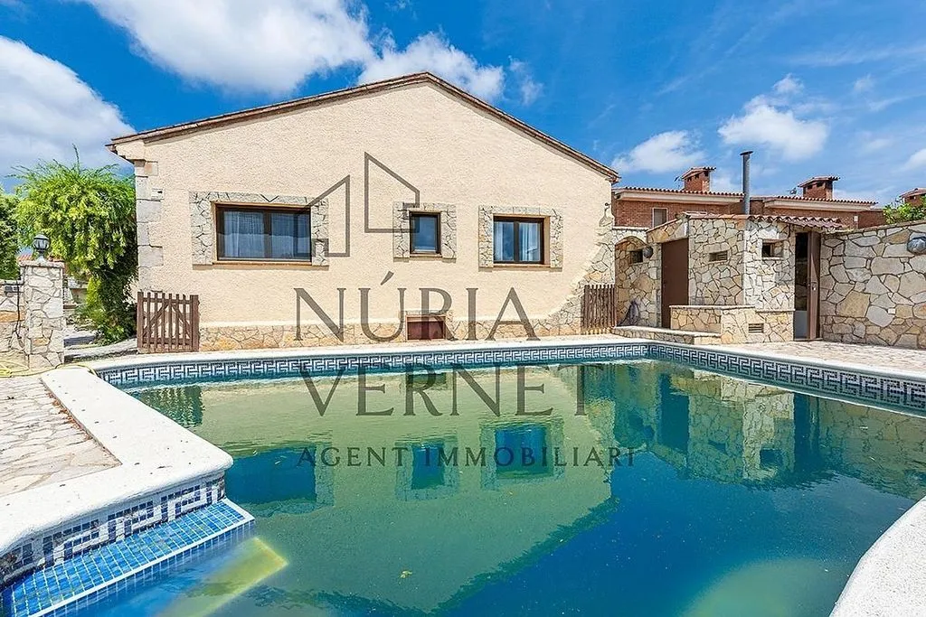 Bassein - Chalet with Pool and Terrace in Botarell