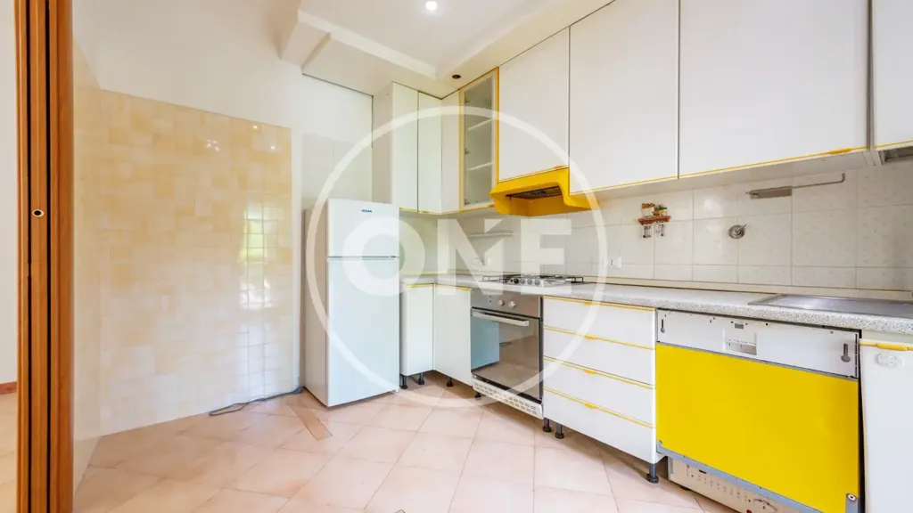 Cuisine - Three-Bedroom Apartment with Balcony in Rome
