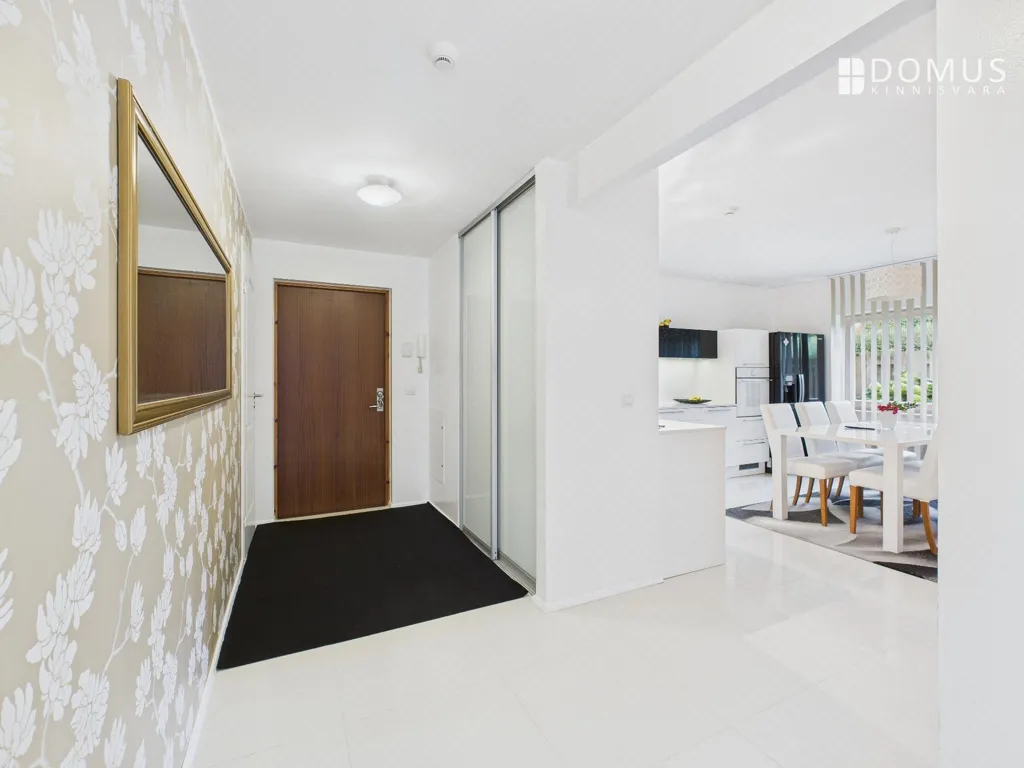 hallway_entrance